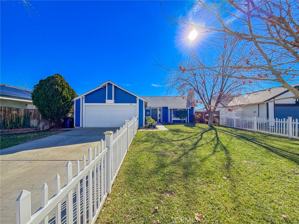 Photo of 646 Twinberry Lane Ln, Lancaster, CA 93534 (MLS # SR26010298)