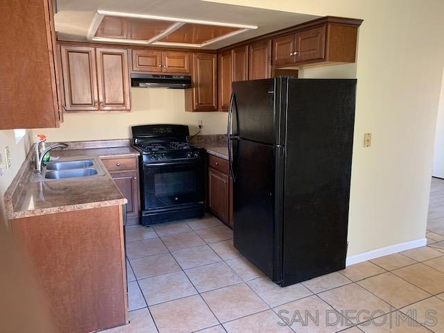 NEWLY RENOVATED, END UNIT 2ND FLOOR, 2 BEDROOM 2 BATH CONDO WITH A DESIGNATED PARKING SPOT. WASHER AND DRYER IN UNIT. CONVENIENTLY LOCATED, WALK TO PARKS AND RESTAURANTS IN THE CITY CENTER OF CHULA VISTA. LOOKING FOR A LONG TERM TENANT, MINIMUM 2 YEAR LEASE PREFERRED.