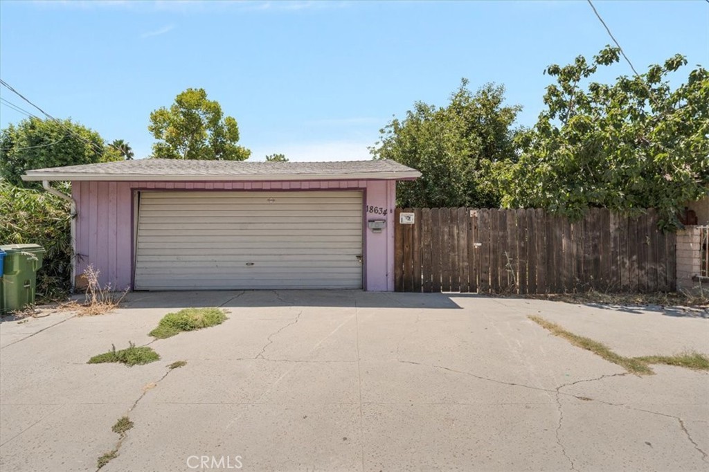 INVESTOR SPECIAL – Fire-Damaged Home with Great Potential!
This 3-bedroom, 2-bathroom single-family home offers an excellent opportunity for investors, contractors, or visionaries ready to bring it back to life. Don't let the address fool you, the home is Set farther back on the lot, it provides a unique sense of privacy and seclusion rarely found in the neighborhood. The property boasts a spacious floor plan, large lot, and solid bones. While the home has sustained fire damage and requires significant repairs, it presents a blank canvas to redesign and customize to your taste. With the right vision, this could become a beautiful family residence or a lucrative flip. Conveniently located near schools, shopping, and commuter routes. Perfect for those looking to create value and transform a property into something truly special. Being sold AS-IS, no repairs or warranties will be provided.