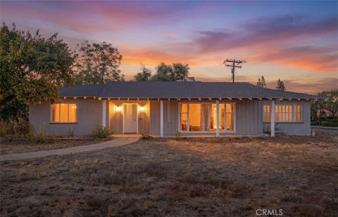 Photo of 604 E Mariposa DR, Redlands, CA 92373 (MLS # IG26168374)