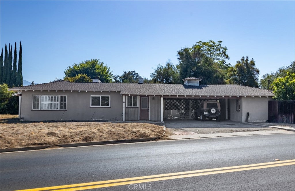 604 E Mariposa