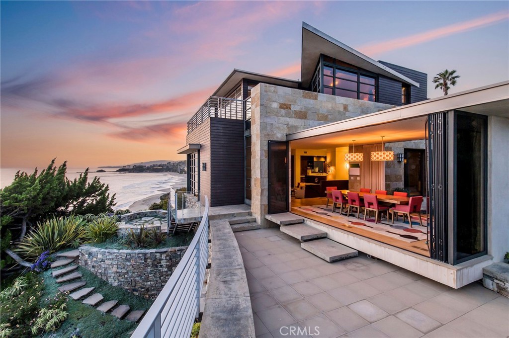 15 Camel Point Drive