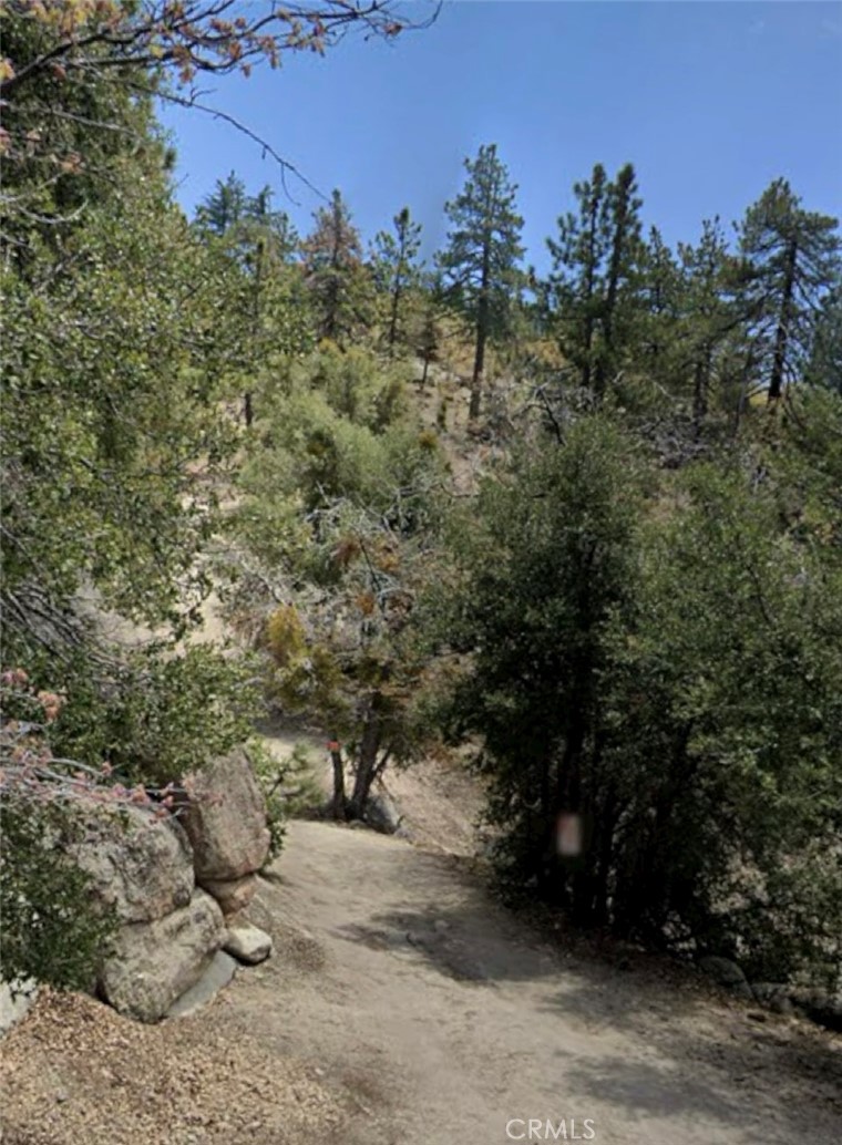 Amazing vacant lot / land in the city of Running Springs / Arrow bear in a breathtaking location! Just a short distance to Arrowbear Lake, Arrowbear Music Camp, Tucker field, etc. Must see to appreciate.