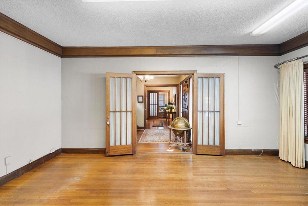 2136 The Alameda