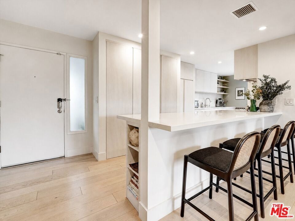930 California Avenue 301, Santa Monica CA 90403