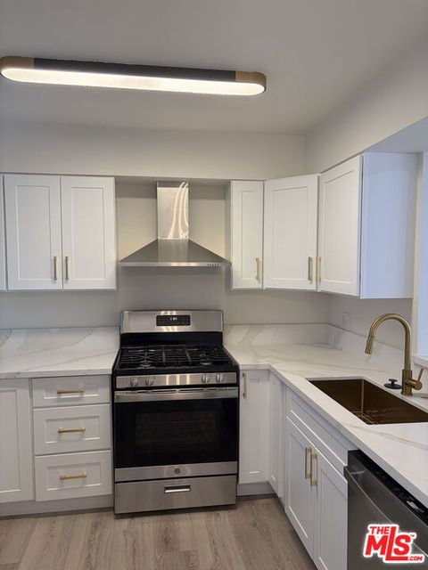 Photo of 432 N Kenwood Street #214, Glendale, CA 91206 (MLS # 26658223)