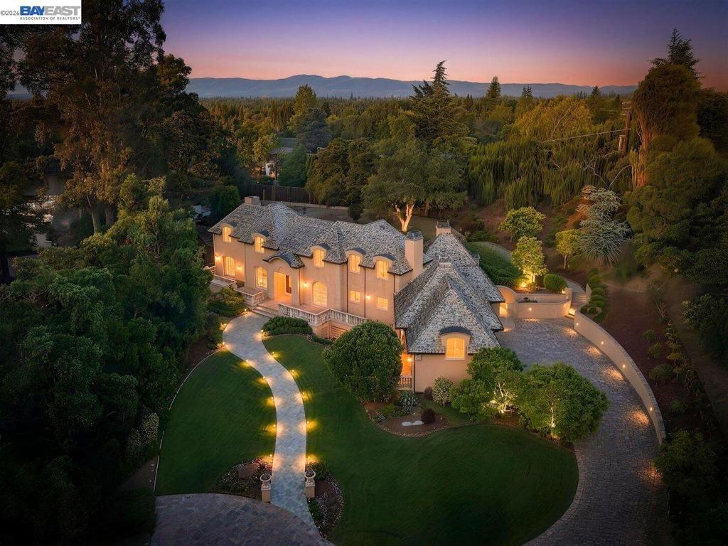 13388 Surrey Ln LN