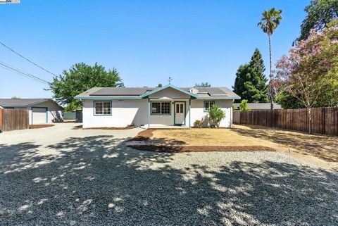 Photo of 3417 Wren Ave Ave, Concord, CA 94519 (MLS # 41104312) Photo of 3417 Wren Ave Ave, Concord, CA 94519 (MLS # 41104312)