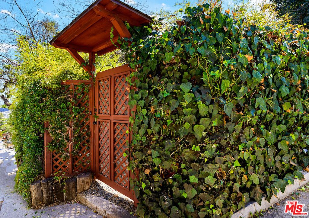 Photo of 1977 HILLCREST Road, Los Angeles, CA 90068 (MLS # 25530075)