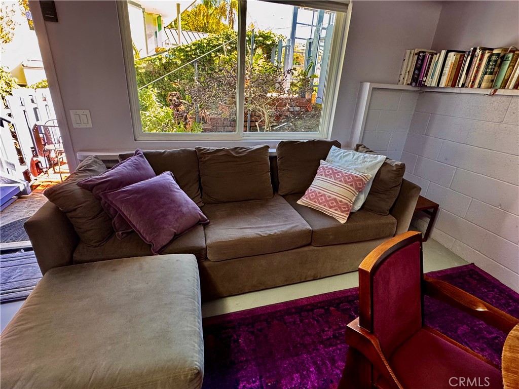 2370 Temple Hills Dr. STUDIO