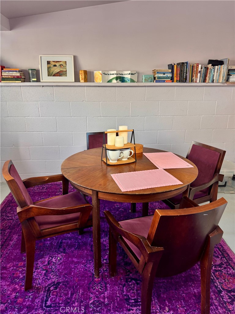 2370 Temple Hills Dr. STUDIO