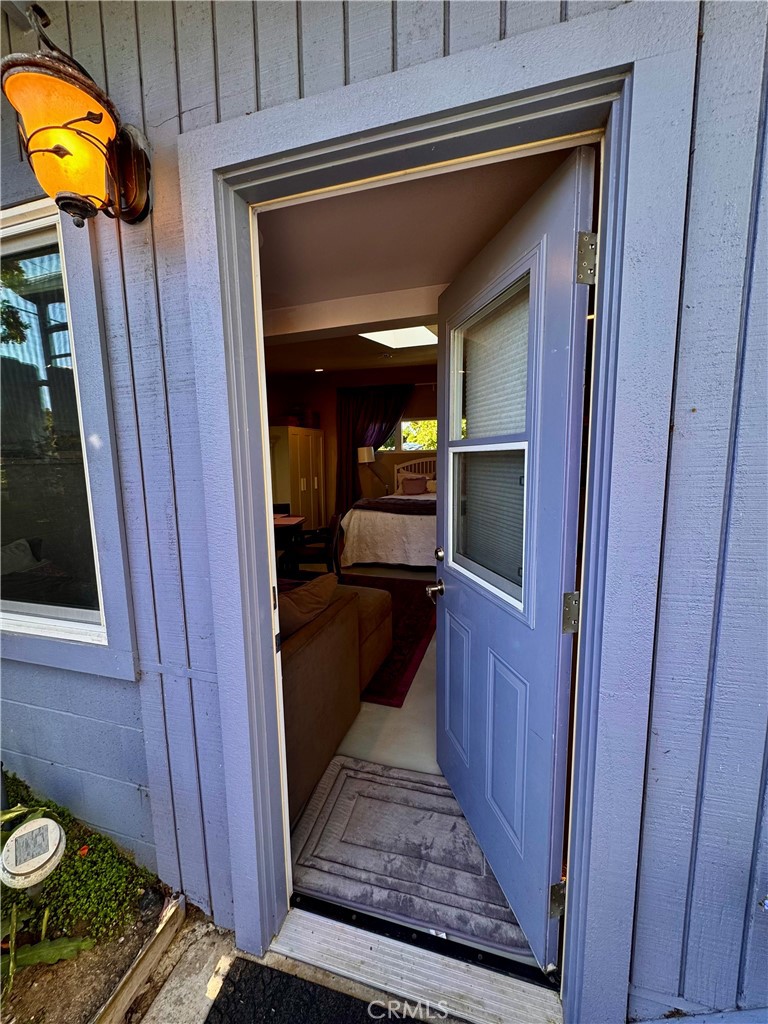 2370 Temple Hills Dr. STUDIO