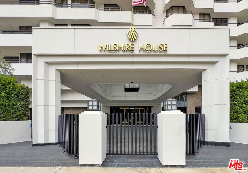 Photo of 10601 Wilshire Boulevard #602, Los Angeles, CA 90024 (MLS # 25607065)