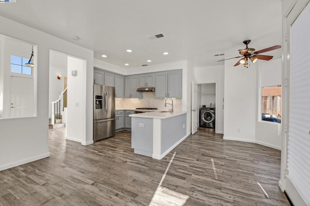 CAMELLIA COURT - Residential