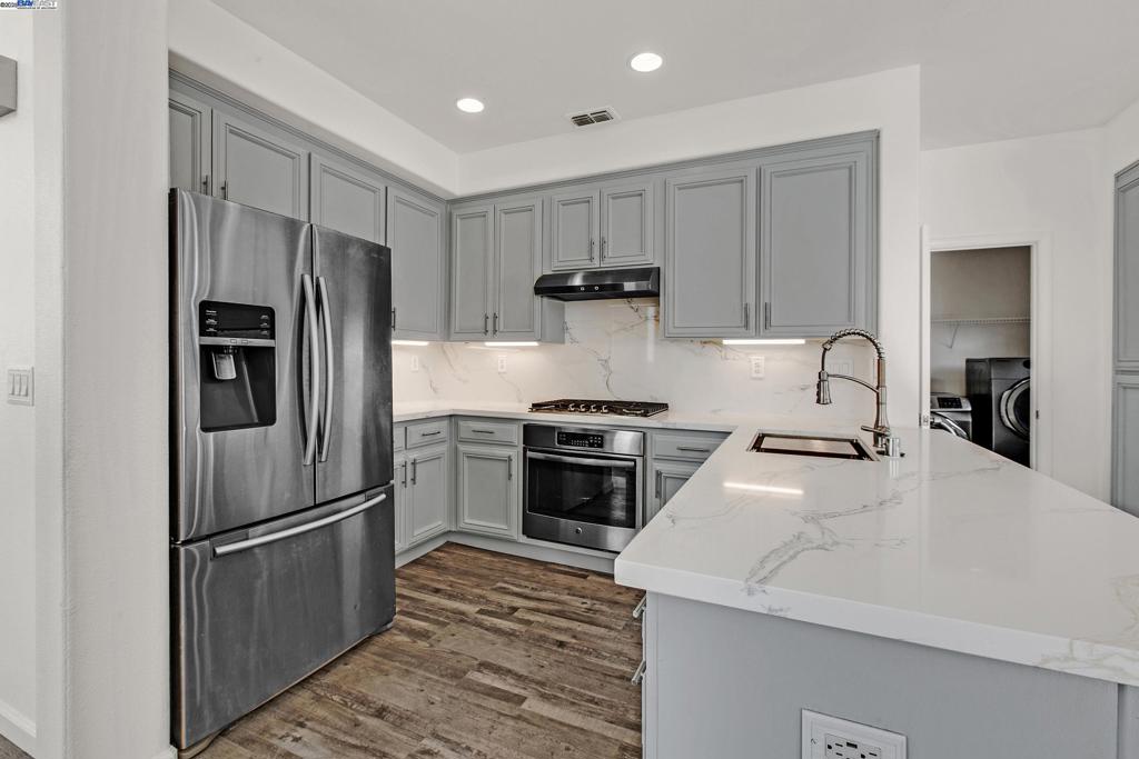 CAMELLIA COURT - Residential