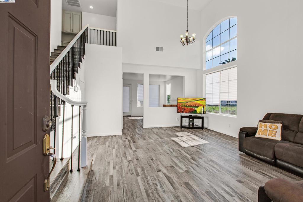 CAMELLIA COURT - Residential