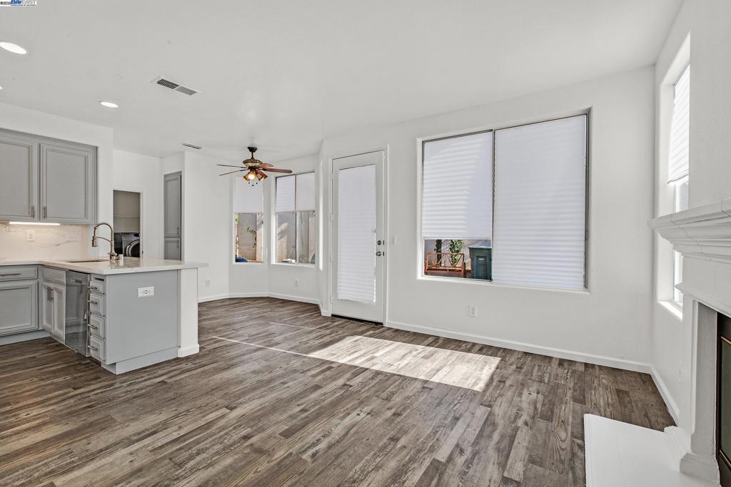 CAMELLIA COURT - Residential