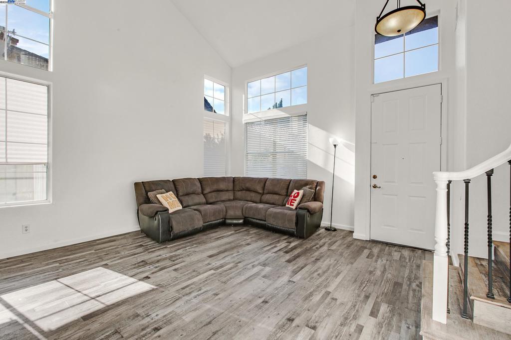 CAMELLIA COURT - Residential