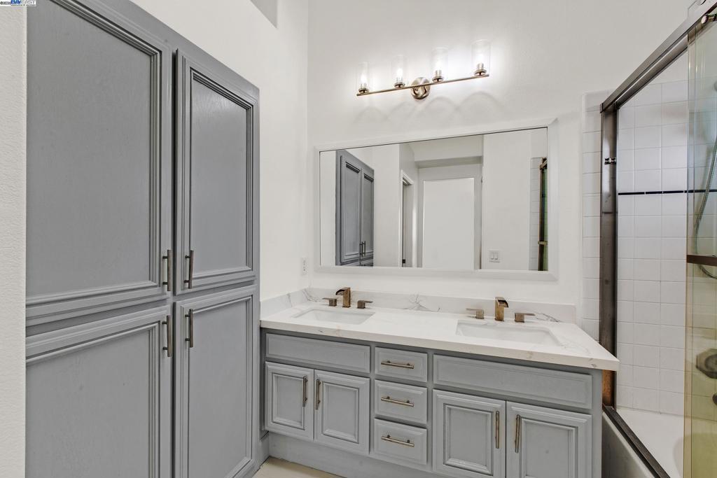 CAMELLIA COURT - Residential