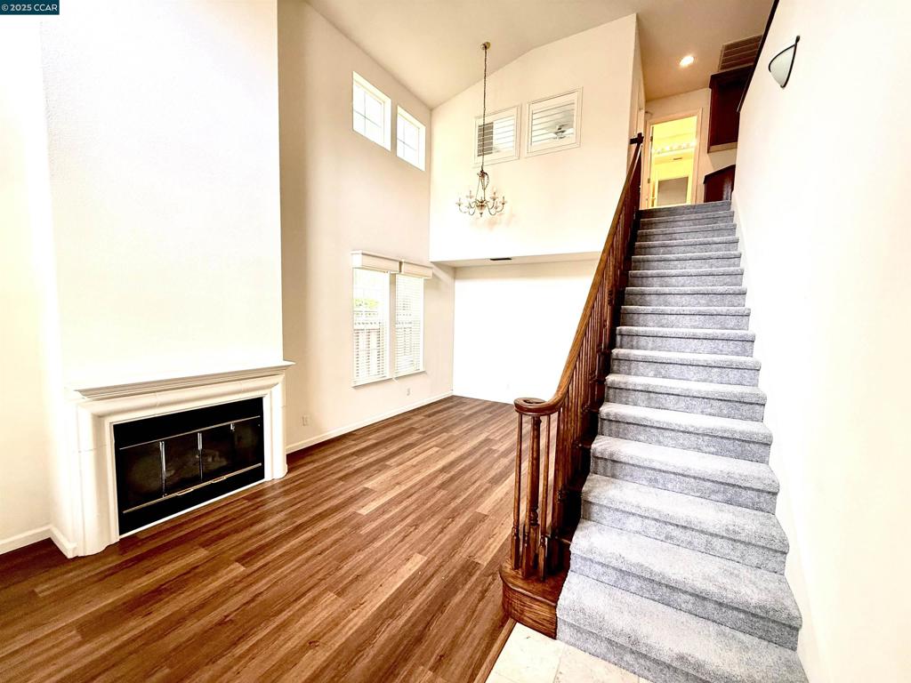 VILLAGE SQUARE - Residential