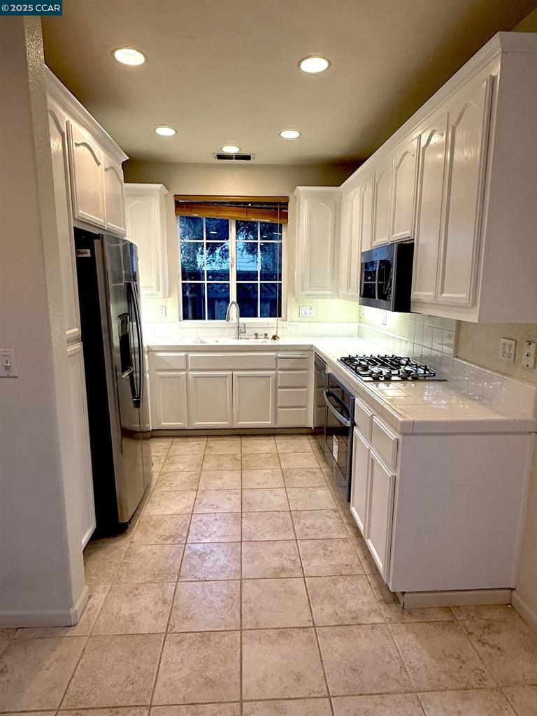 VILLAGE SQUARE - Residential