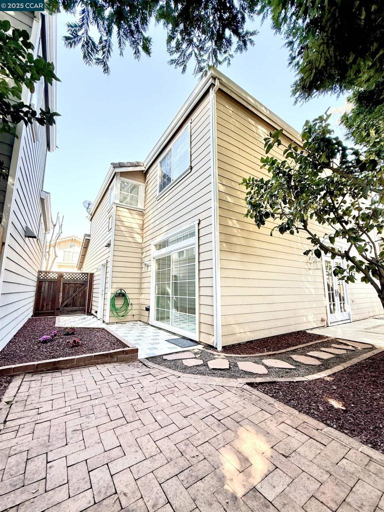 VILLAGE SQUARE - Residential