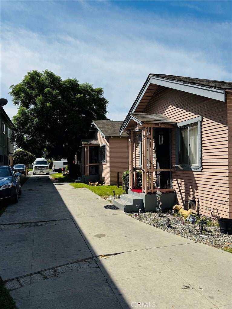 613 W 80th