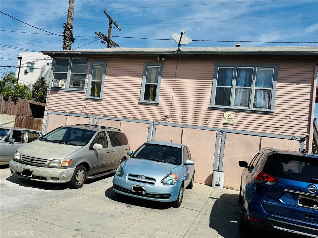 613 W 80th