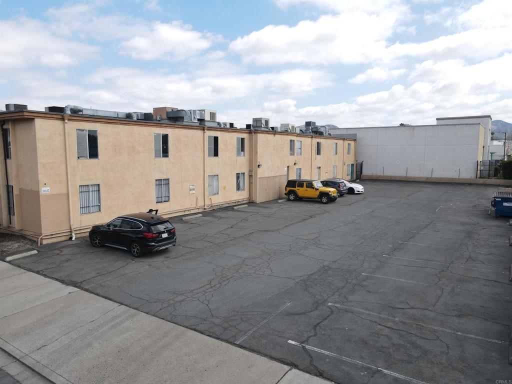1283 E Main St