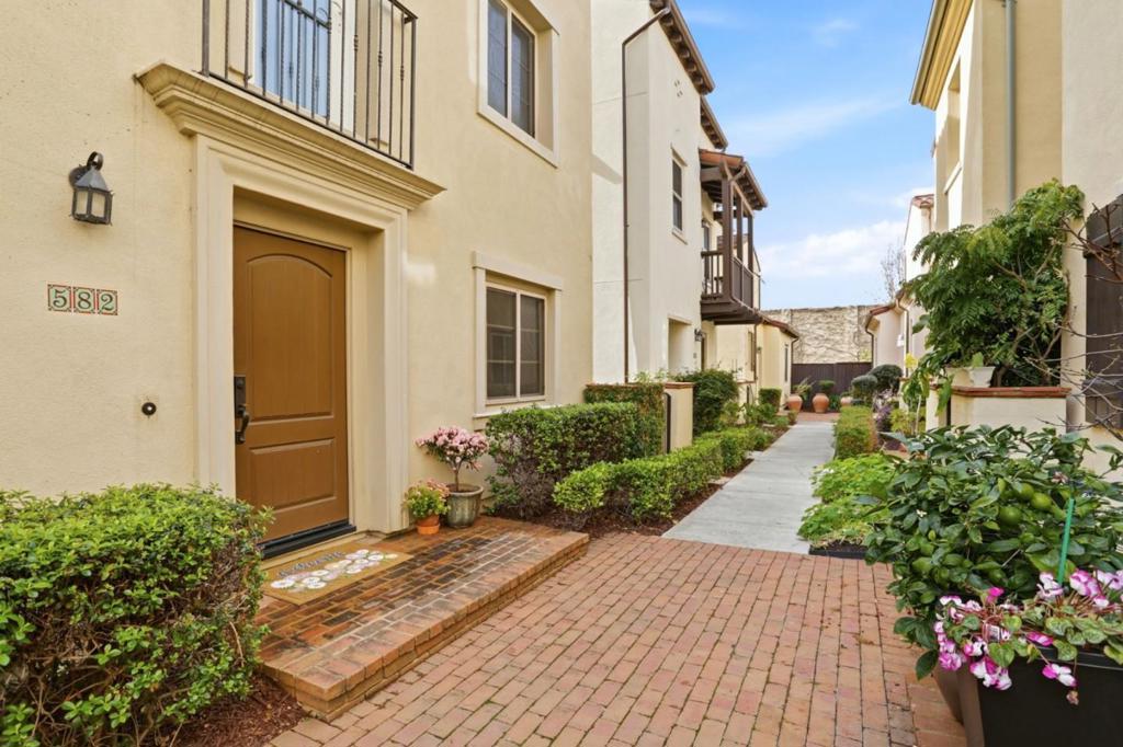 582 Ginkgo Terrace