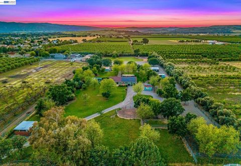 Photo of 16546 County Road 87, Esparto, CA 95627 (MLS # 41132546)