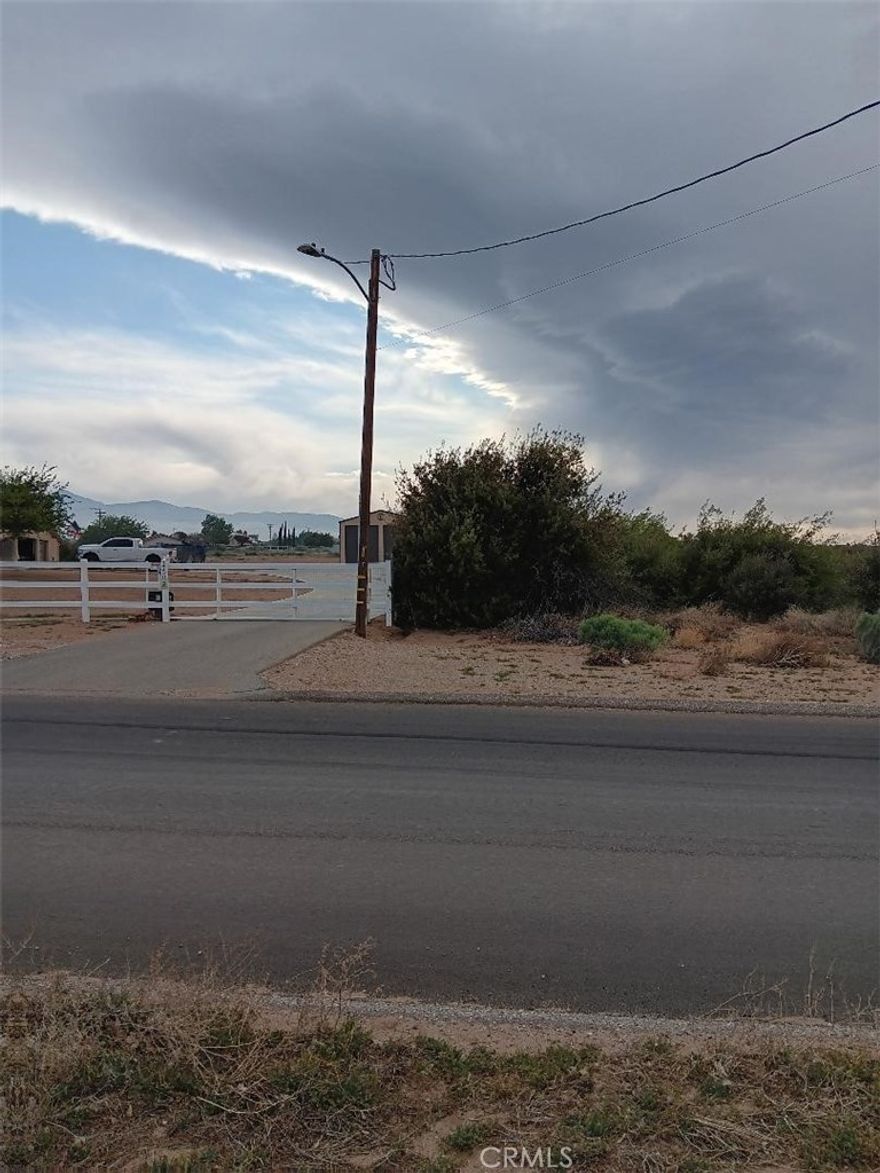 [1] it's on valuable custom house area .  [2] there are valuable custom houses on both side of the lot. [3] Panoramic views. [4] subdividable, gross 20 acres