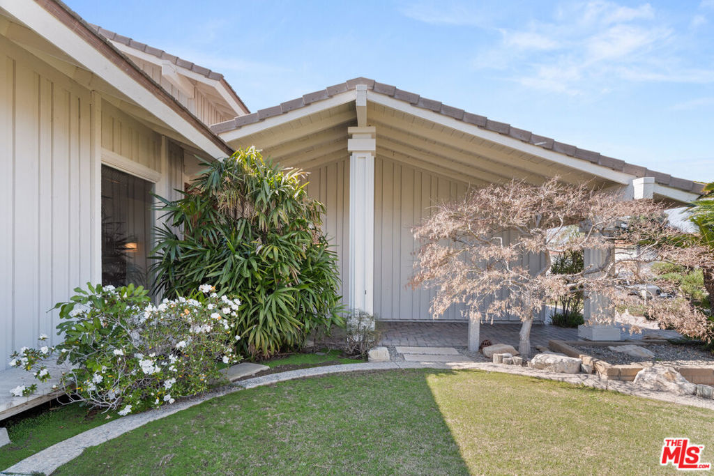 17992 Huntington Circle