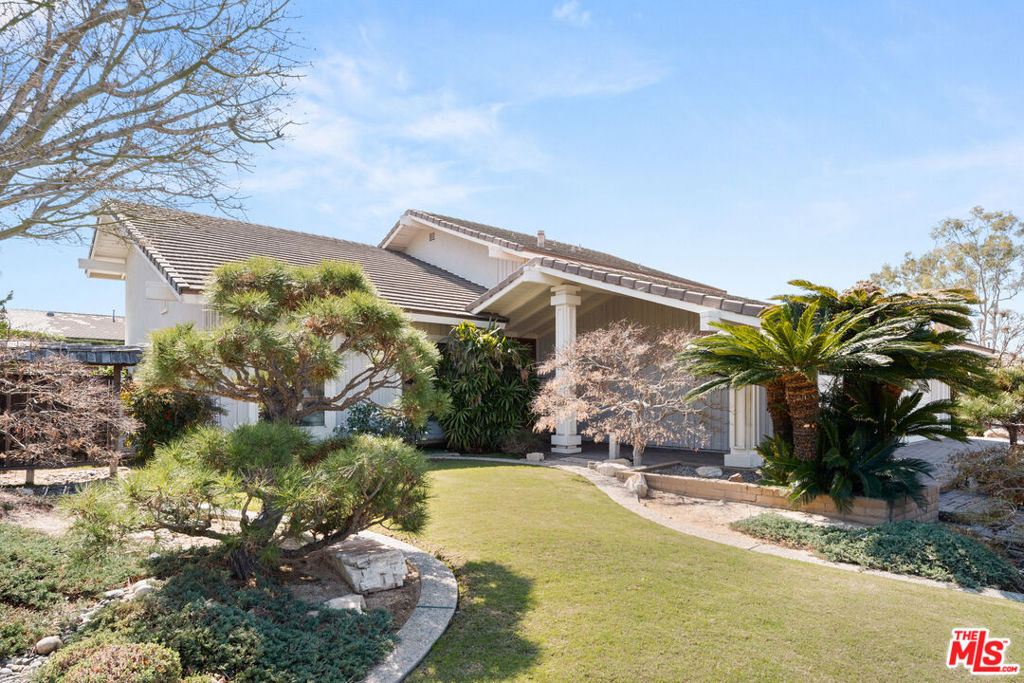 17992 Huntington Circle