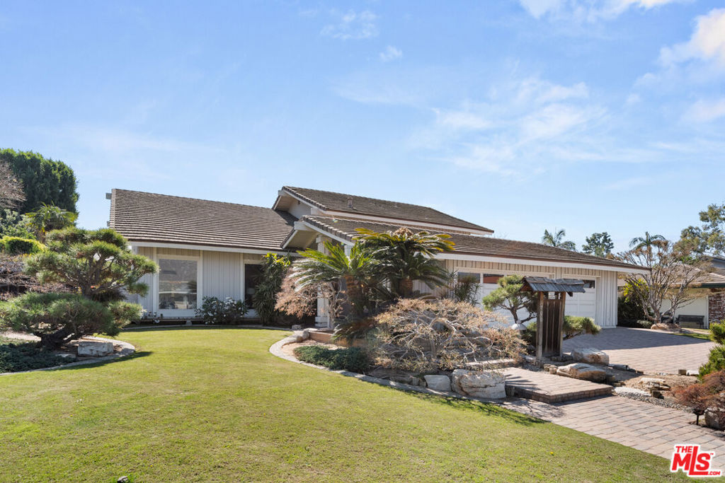17992 Huntington Circle