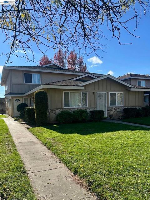 Photo of 2212 Palisade Ave, Modesto, CA 95350 (MLS # 41128985)