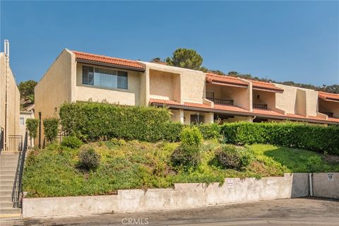 Photo of 9744 Via Roma, Burbank, CA 91504 (MLS # SR25112513) Photo of 9744 Via Roma, Burbank, CA 91504 (MLS # SR25112513)
