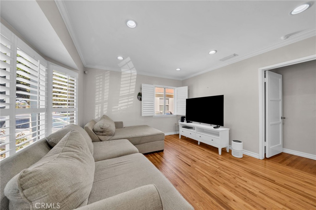 5514 Bellflower Blvd