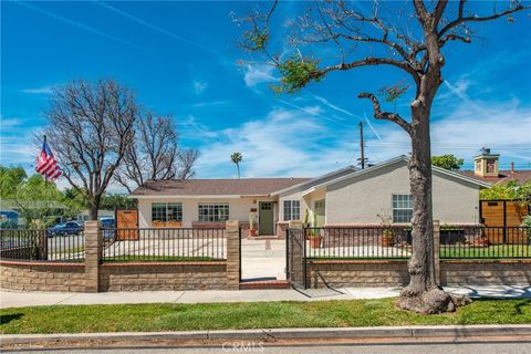 Photo of 2041 Lupin Street, Simi Valley, CA 93065 (MLS # SR26067367)