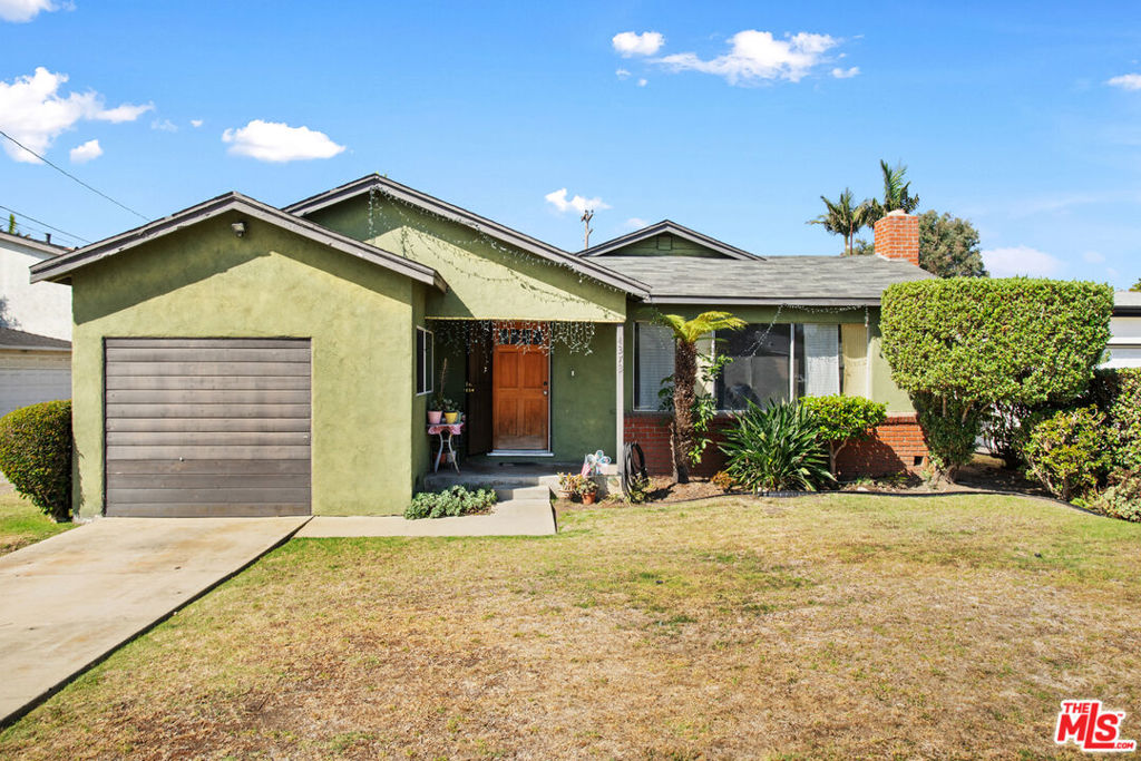 Corner Alley Lot size 7,812 square feet with 6 car garage of 22 feet width x 35 feet long X 15 feet height. In the city of Culver City with Los Angeles mailing. Centrally located and a quick commutes to Marina Del Rey, Santa Monica and LAX.