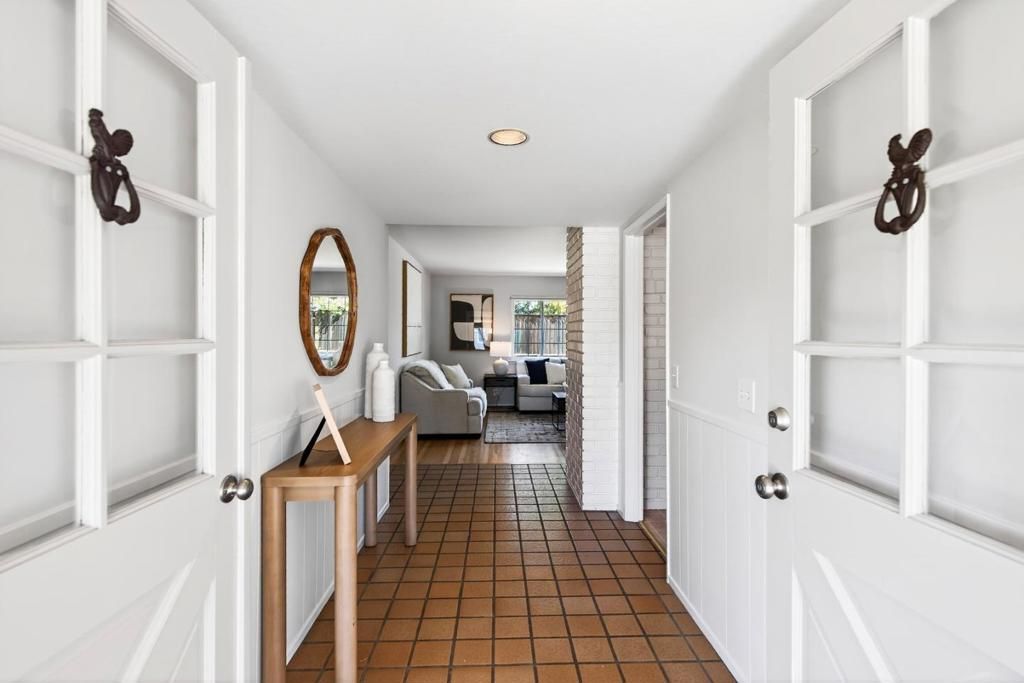 Photo of 1539 Klamath Drive, Sunnyvale, CA 94087 (MLS # ML82035142)