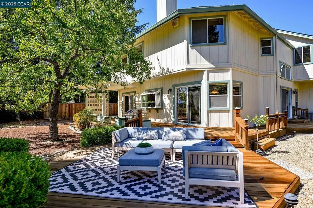 San Ramon, California 94582, United States, 4 Bedrooms Bedrooms, ,3 BathroomsBathrooms,Residential,Active,206810