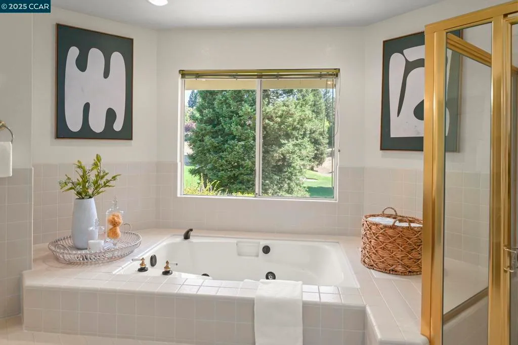 San Ramon, California 94582, United States, 4 Bedrooms Bedrooms, ,3 BathroomsBathrooms,Residential,Active,206810