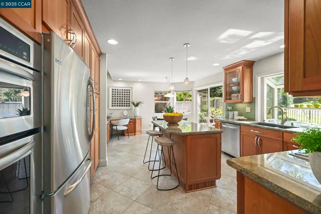 San Ramon, California 94582, United States, 4 Bedrooms Bedrooms, ,3 BathroomsBathrooms,Residential,Active,206810