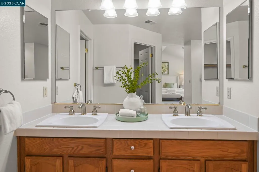 San Ramon, California 94582, United States, 4 Bedrooms Bedrooms, ,3 BathroomsBathrooms,Residential,Active,206810