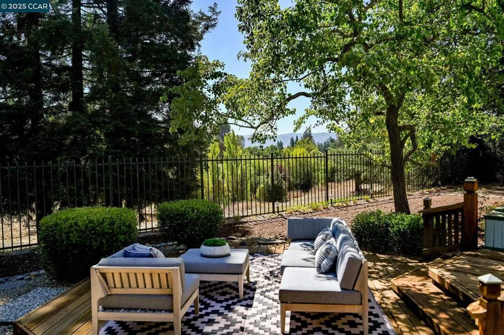 San Ramon, California 94582, United States, 4 Bedrooms Bedrooms, ,3 BathroomsBathrooms,Residential,Active,206810