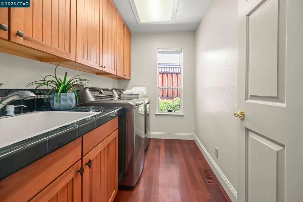 San Ramon, California 94582, United States, 4 Bedrooms Bedrooms, ,3 BathroomsBathrooms,Residential,Active,206810