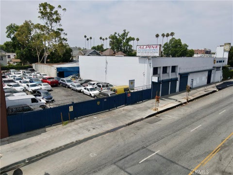 Photo of 2378 W Washington Boulevard, Los Angeles, CA 90018 (MLS # CV26141616)