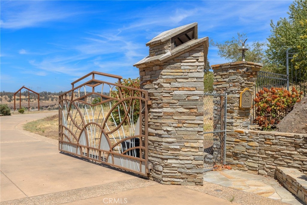 1475 Rim Rock Drive