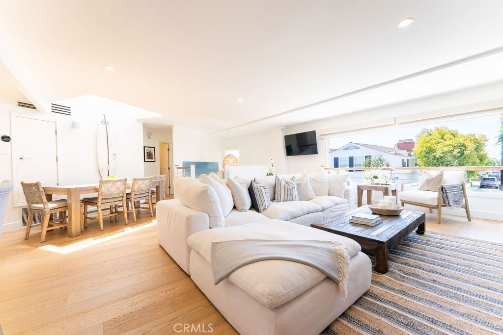 Photo of 1520 Abalone Pl, Newport Beach, CA 92662 (MLS # NP26126338)